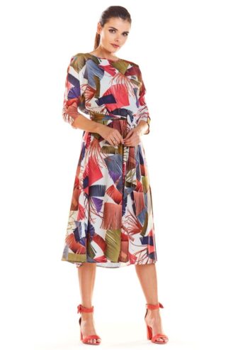 klasyczna rozkloszowana sukienka z kolorowym wzorem