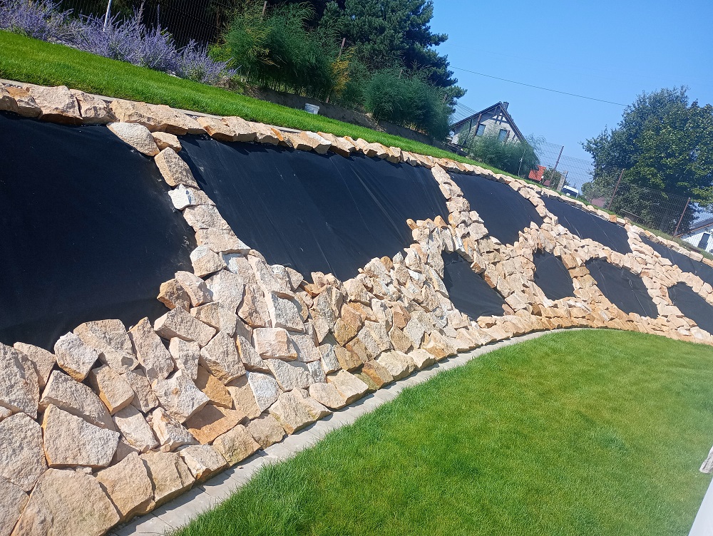 Kamień ogrodowy – idealny na skarpy, murki i mury oporowe